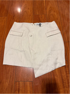Women's Manire De Voir Asymmetrical Skirt Size 10 Beige